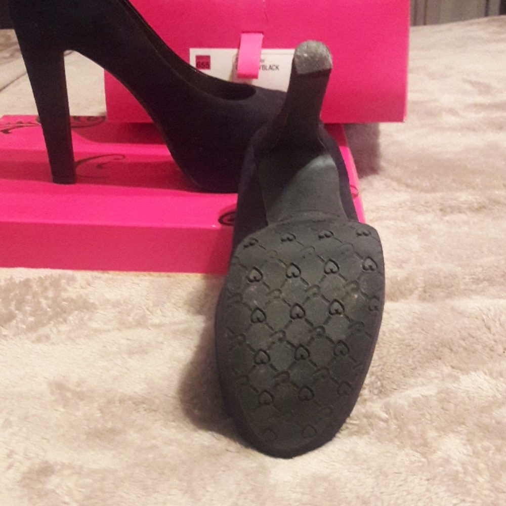 Shoes - Picture 3 of 3